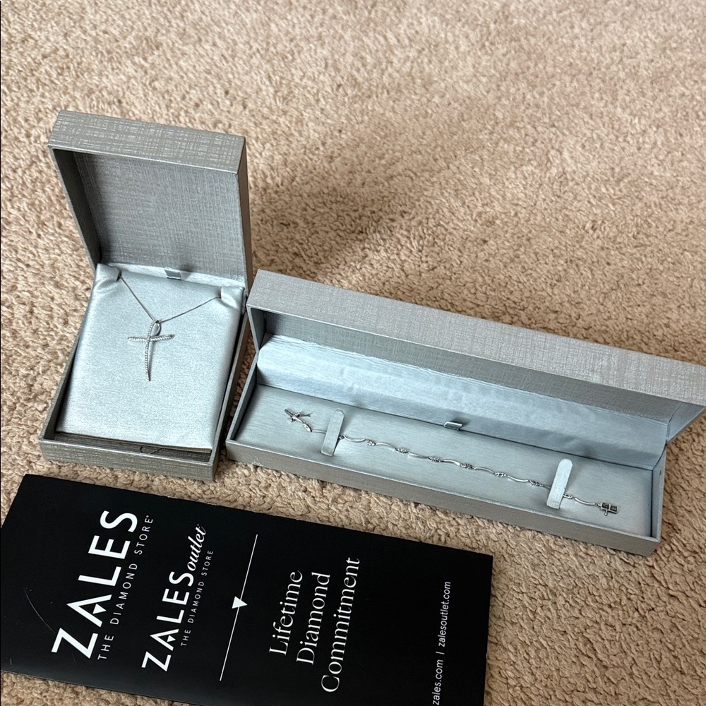White gold Jewelry Set with Necklace and Bracelet